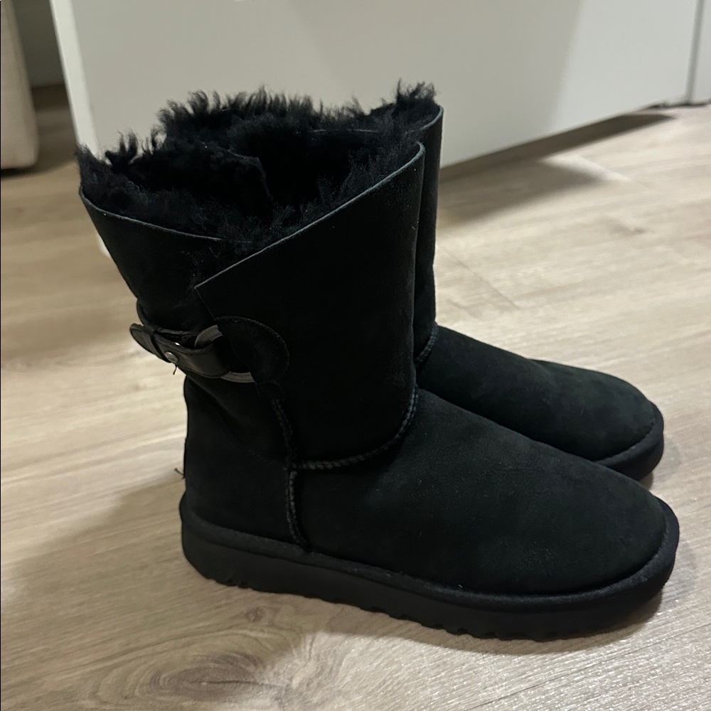 UGG - Women’s Black Boots (Size: 7)